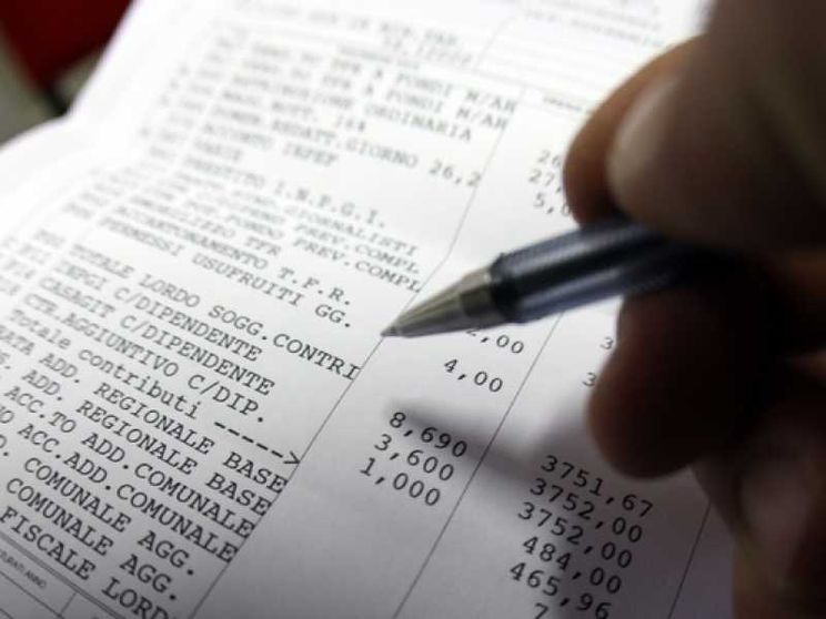 Tredicesima in arrivo, importo medio di 956 euro