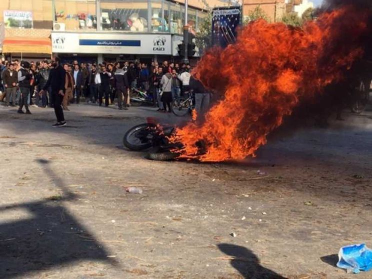 Anche le donne hanno acceso la benzina della rivolta in Iran