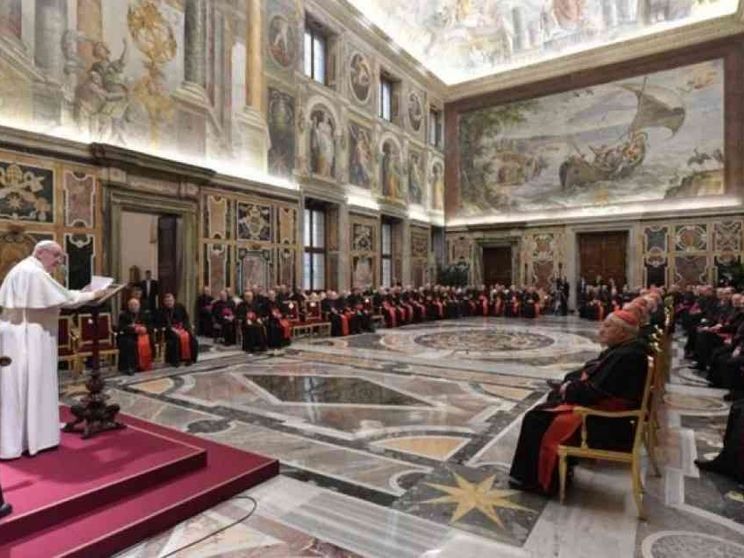 Il Papa: «Oggi l'Occidente non è più cristiano»