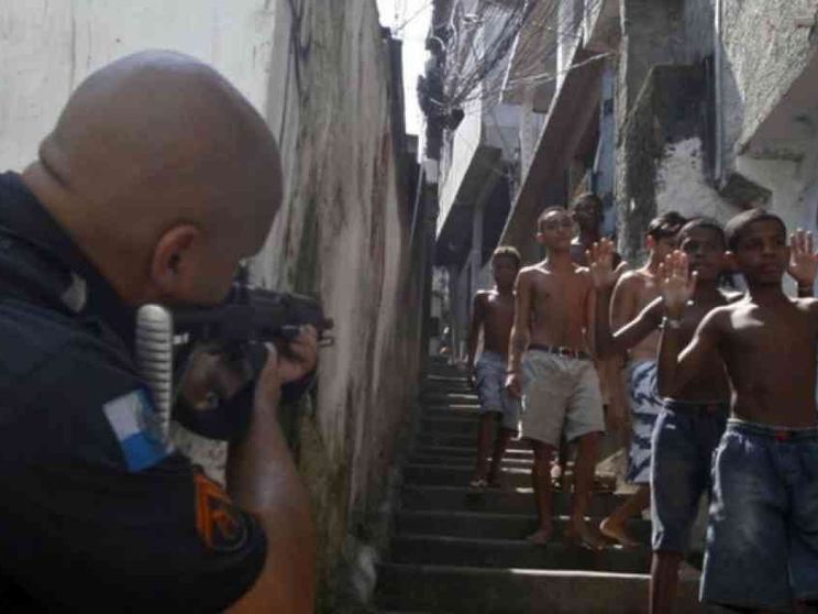 Il triste record di Rio de Janeiro: 1.546 uccisi dalla polizia nelle favelas