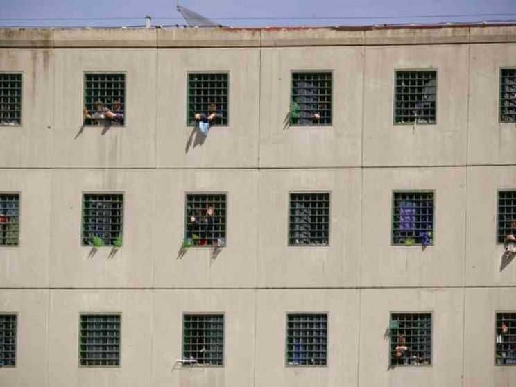 Le carceri scoppiano di nuovo. Servono risposte: dal personale all'edilizia