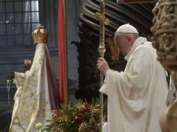 Il Papa: se vogliamo umanità dobbiamo ripartire dalla donna