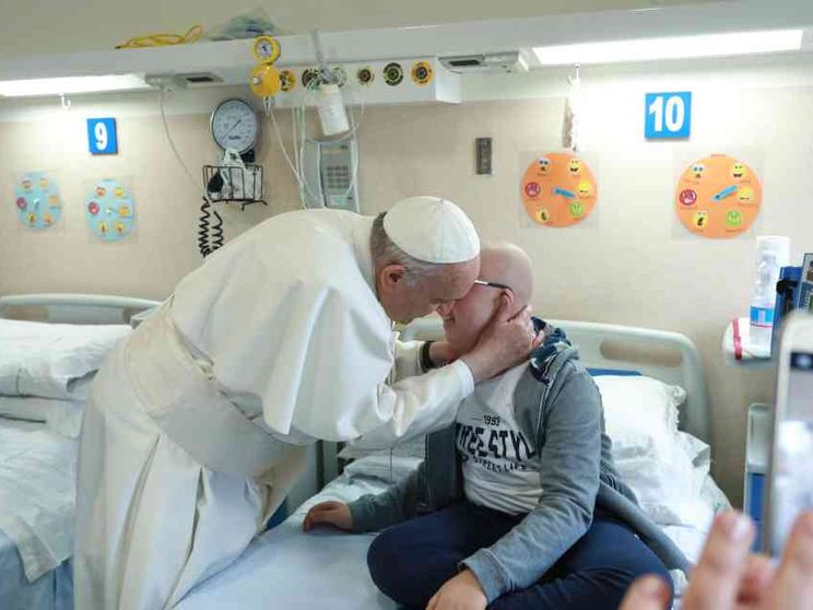 Eutanasia, suicidio assistito, cure palliative: 4 interventi del Papa in 4 mesi