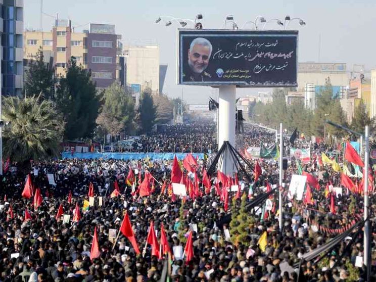 Decine di morti e centinaia di feriti nella calca per i funerali di Soleimani