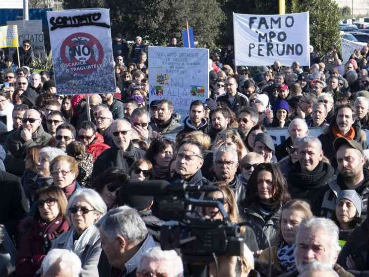 Roma, proteste a Monte Carnevale dove Raggi vuole una discarica di servizio