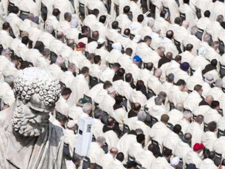 Il celibato dei preti è una «prassi che diventa norma nel 1215»