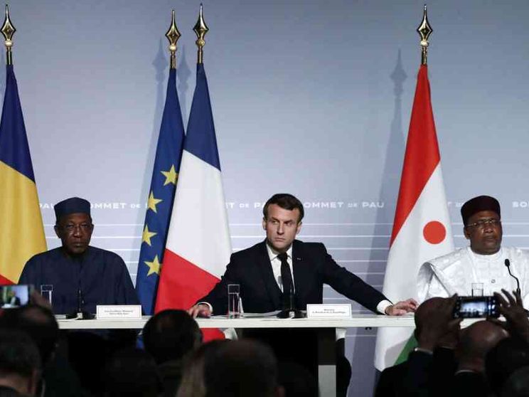 La Francia invia altri 220 soldati contro i jihadisti. Ma gli Usa si sfilano