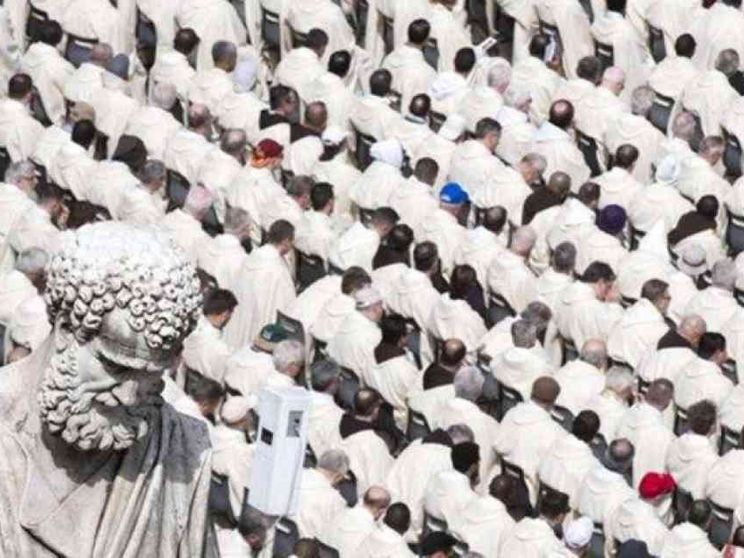 Il celibato dei preti è una «prassi che diventa norma nel 1215»