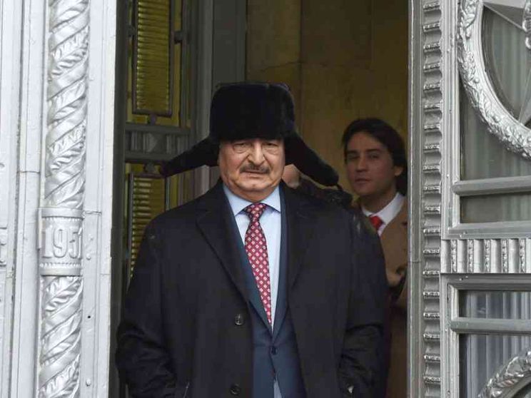 Il generale Haftar lascia il tavolo dei negoziati per la tregua in Libia