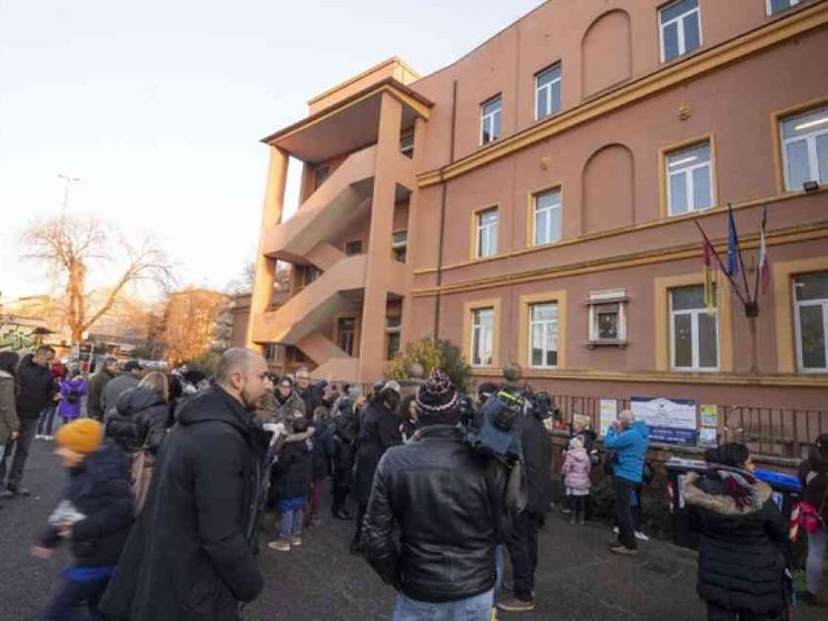 «Da noi soltanto benestanti». Bufera sulla scuola classista