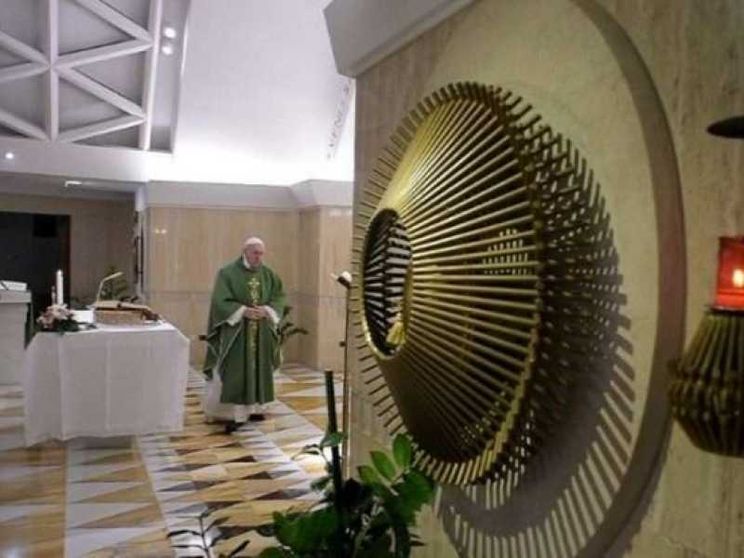 Il Papa: la preghiera piccola che commuove Dio