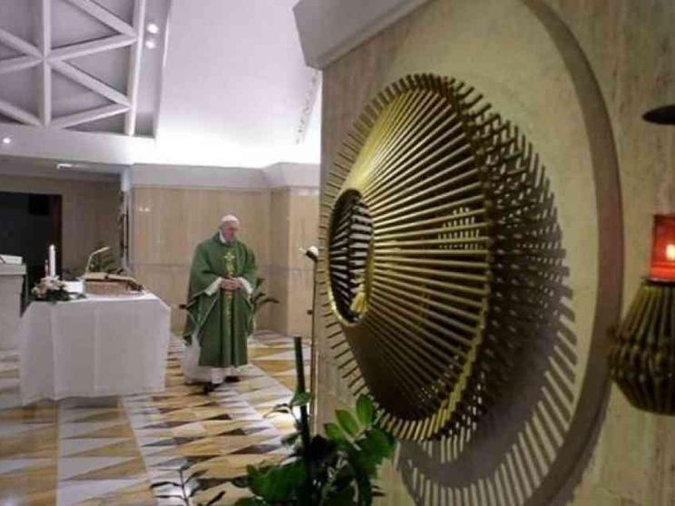 Il Papa: la preghiera piccola che commuove Dio