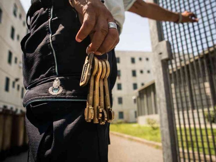 Sovraffollamento, suicidi, aggressioni: l'allarme del Garante dei detenuti