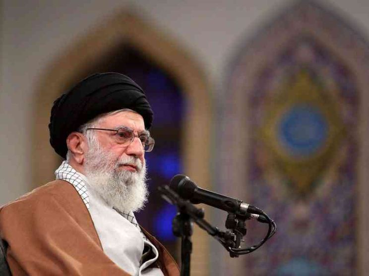 Khamenei attacca Trump: è un pagliaccio
