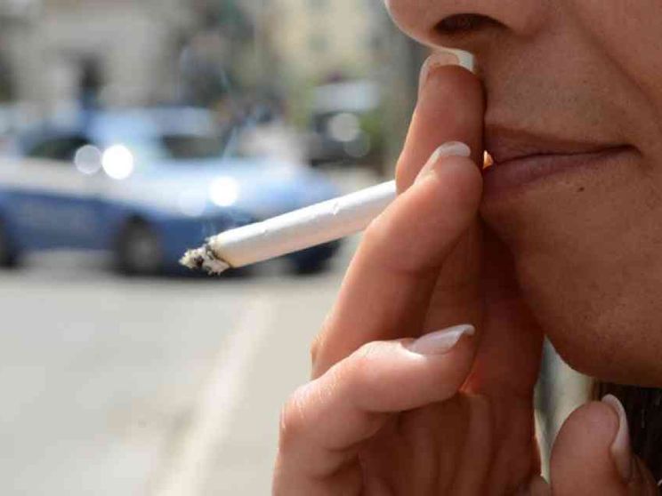 Contro lo smog il divieto di fumo all'aperto. Ecco perché Milano ci crede
