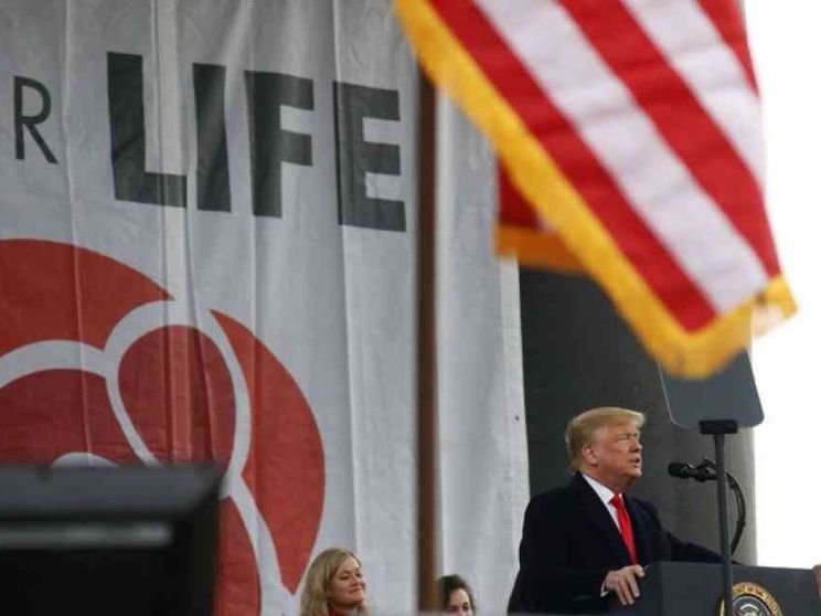 Trump alla Marcia per la vita: «Io, difensore dei bambini non nati»