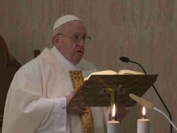 Il Papa: l’invidia porta la guerra, ma è sempre una bolla di sapone