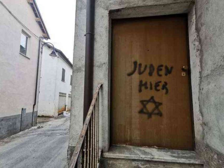 Scritte naziste a Noto. E a Mondovì sulla casa di una deportata