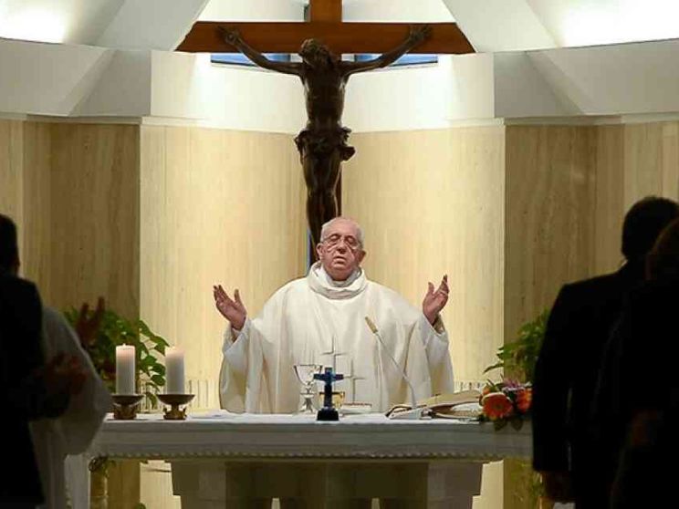 Francesco: no a cristiani senza gioia, prigionieri delle formalità