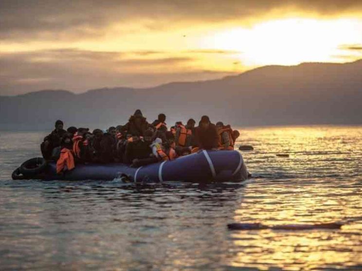 La Grecia vuole un "muro" in acqua per fermare i profughi