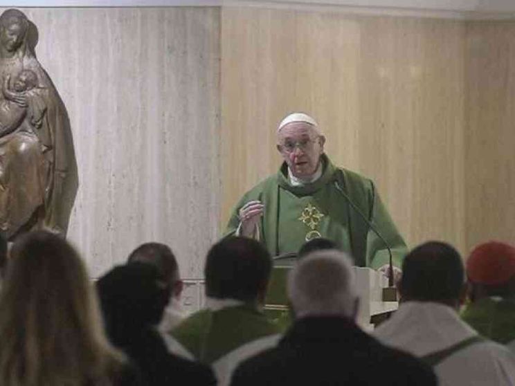 Il Papa: siamo cristiani o mondani? Dio ci giudicherà con la stessa misura