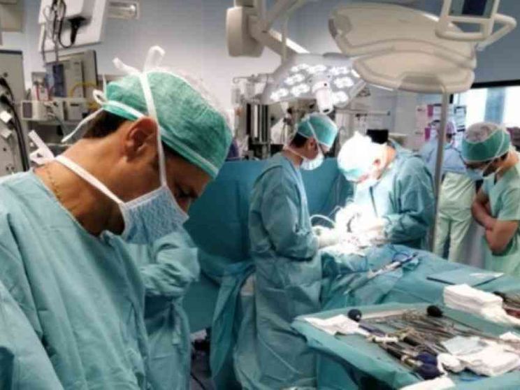 Lotta al cancro, le cure innovative che «dividono» l'Italia