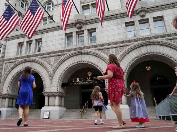 «La scorta di Trump negli hotel del presidente da 650 dollari a notte»