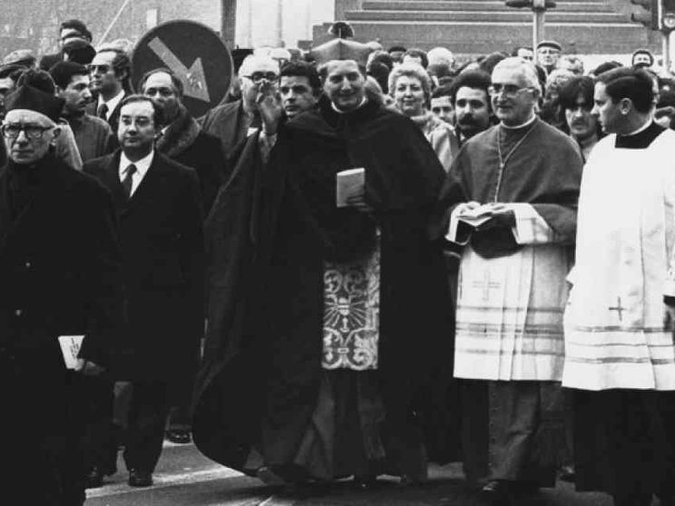 L'ingresso di Martini a Milano, con la sua gente e il Vangelo tra le mani