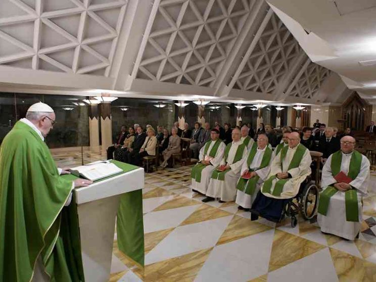 Il Papa: scivolare nella mondanità è la lenta apostasia del cuore