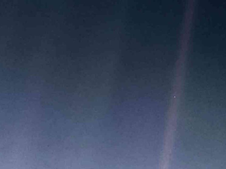 Compie 30 anni la foto della Terra vista da 6 miliardi di chilometri di distanza