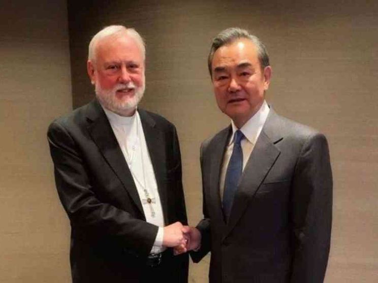 Incontro storico tra i ministri degli Esteri di Cina e Santa Sede