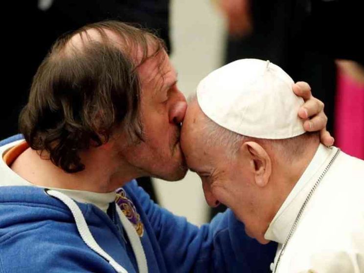 Il Papa: con la mitezza conquistiamo il cuore del fratello