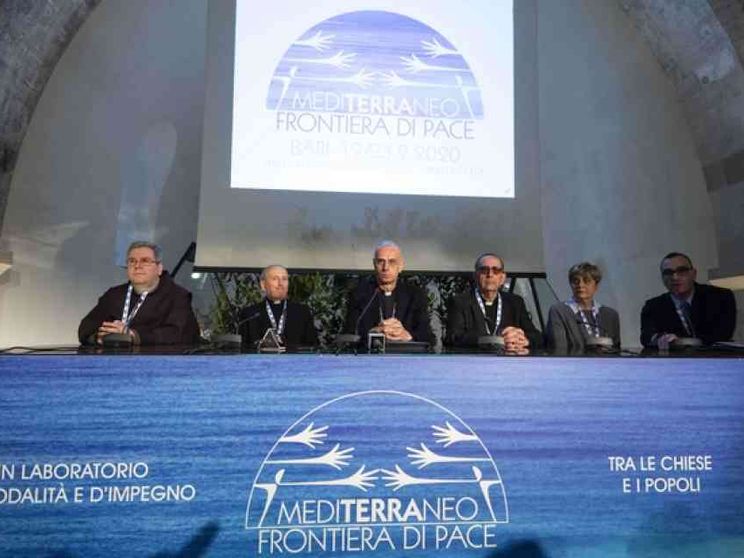 I vescovi: "Dal Mediterraneo una fede di popolo utile all'Europa"