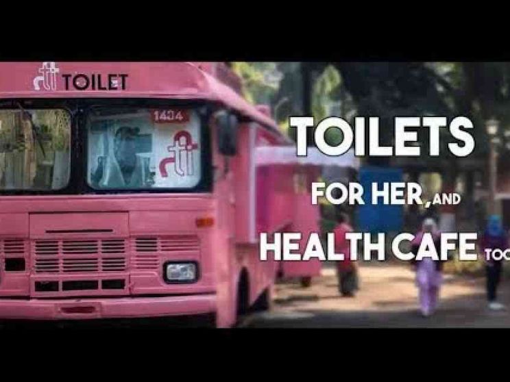 In India i vecchi bus diventano toilette per sole donne