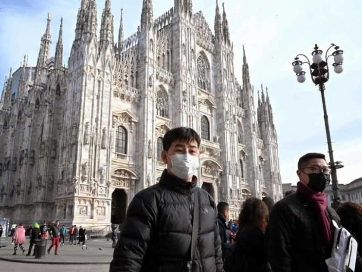 Chiese aperte ma Messe sospese. La preghiera dell'arcivescovo Delpini