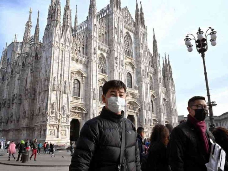 Chiese aperte ma Messe sospese. La preghiera dell'arcivescovo Delpini