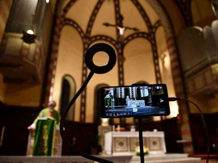 Messe sospese e Ceneri rinviate nelle comunità afflitte dal virus