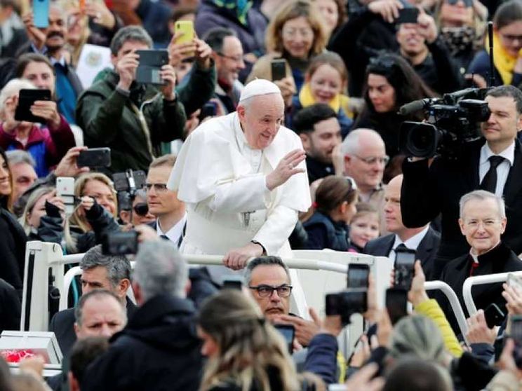 Papa Francesco: vicino ai malati del Coronavirus e a chi combatte il contagio