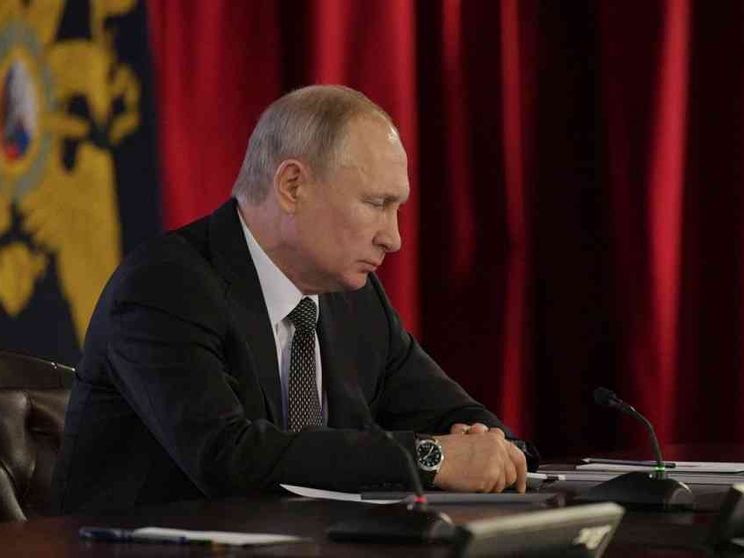 Putin: «Un piano per sostituirmi con un sosia»