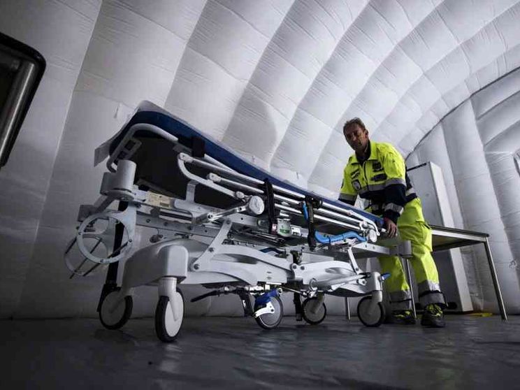 Il direttore scientifico: «Guariti da Covid-19 con antivirali e ossigeno»