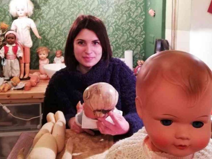 Greta, che «guarisce» le bambole