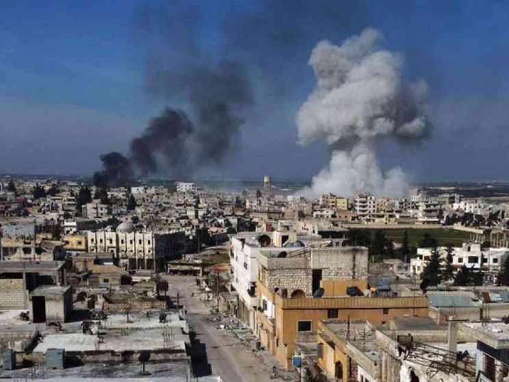 Bombardate 10 scuole a Idlib. «Uccisi in un raid 34 soldati turchi»