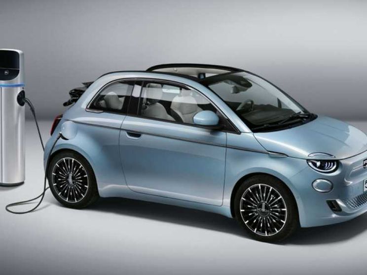 Autonomia e tempi di ricarica, i segreti della prima Fiat elettrica