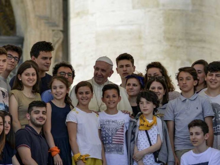 Il Papa ai giovani: fatevi prossimo a chi soffre, troverete la felicità