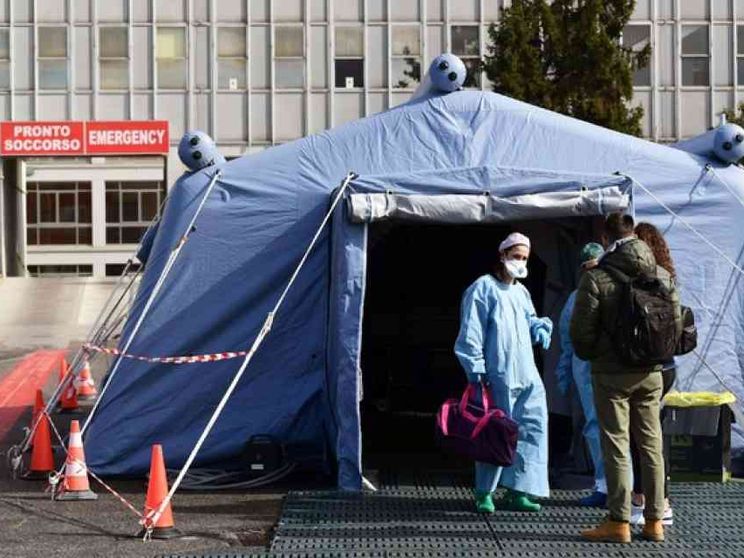 La sanità italiana va al fronte: più posti letto, medici e infermieri