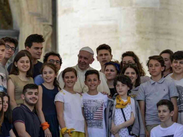Il Papa ai giovani: fatevi prossimo a chi soffre, troverete la felicità