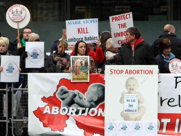 Aborti senza freni, in particolare tra le ventenni: uno ogni 4 gravidanze