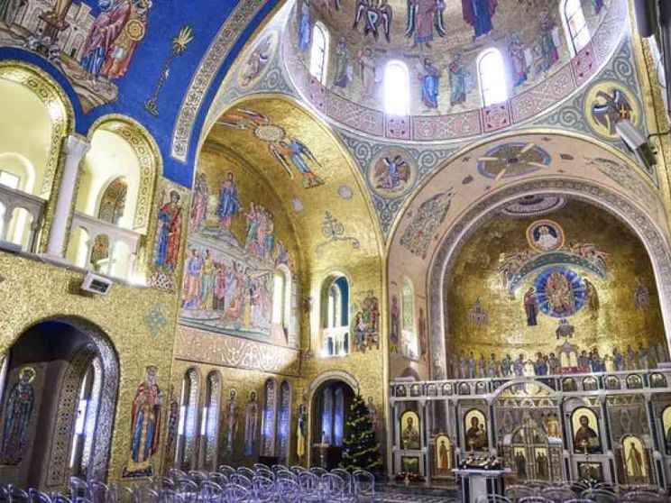 "Messe e funerali sospesi in tutta Italia", il comunicato della Cei