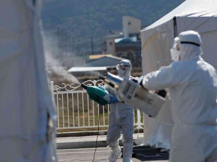 La disinfestazione con gli elicotteri e la vitamina C: fake news sul virus