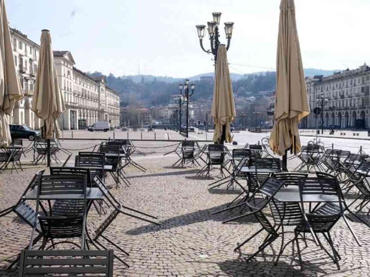 In preghiera per la città vuota pensando alla casa sulla roccia